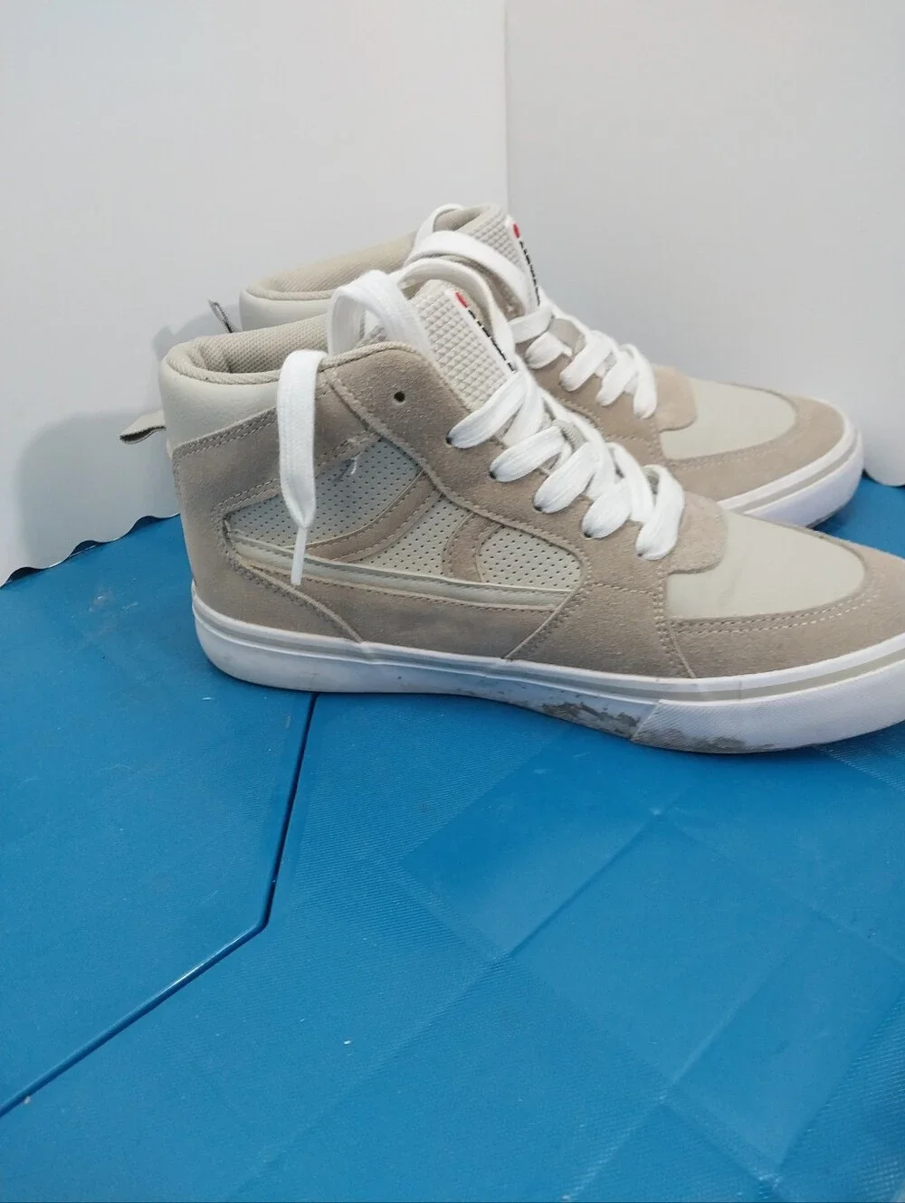 Airwalk Grind high-top sneakers featuring a suede and synthetic Size 6